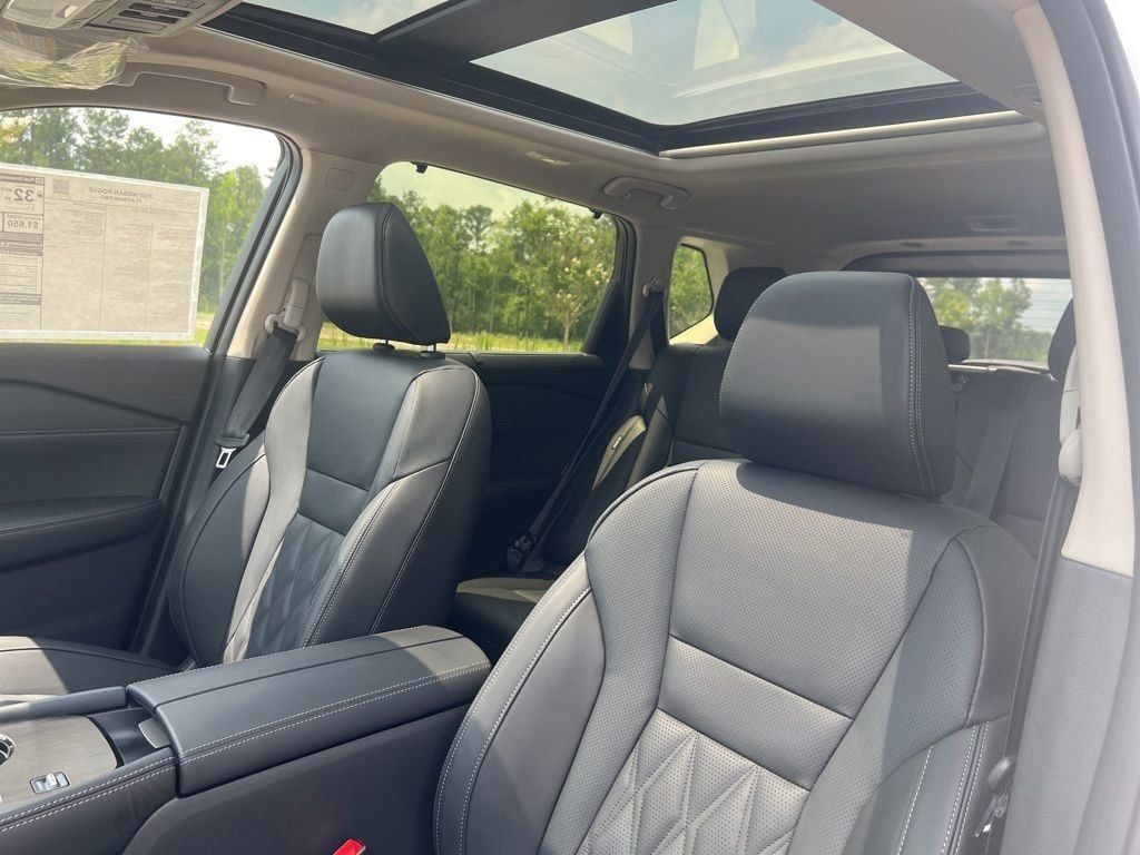 2025 Everest White Pearl/Super Black Nissan Rogue Platinum FWD SUV