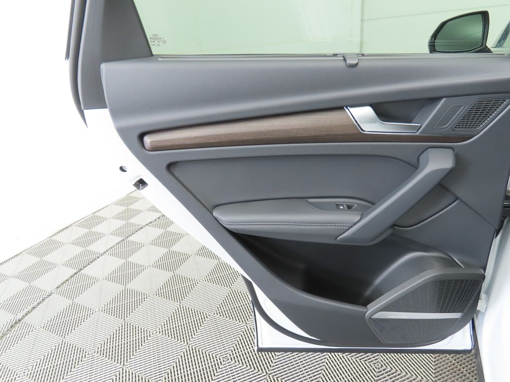 2025 Audi Q5  26