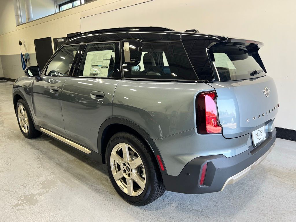 2025 MINI Cooper Countryman Base 6