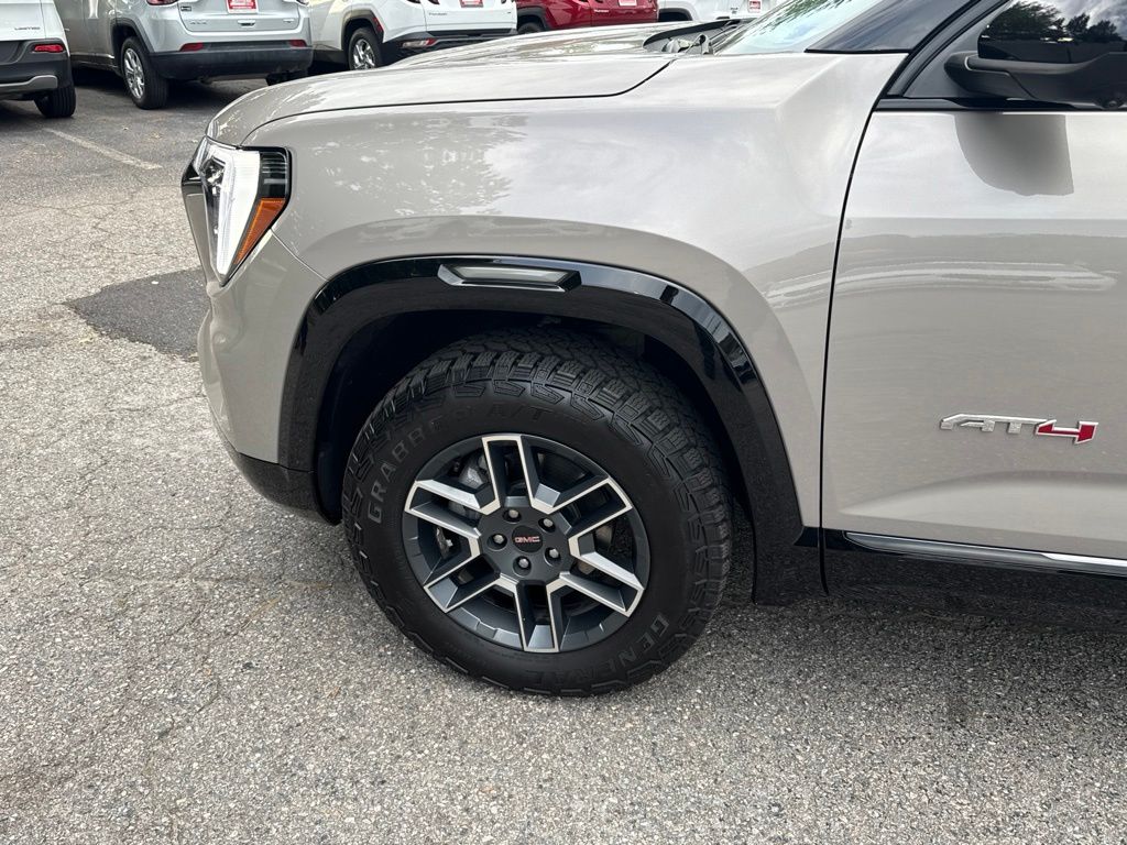 Used 2026  GMC AT4 image 3