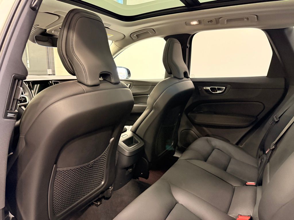 Thumbnail: 2025 Volvo XC60 - 20