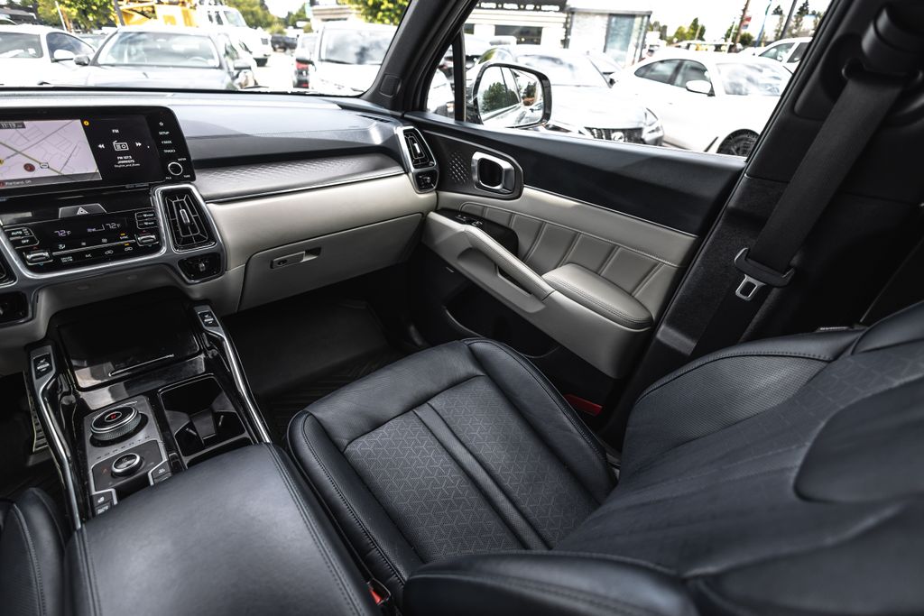 2023 Kia Sorento Plug In Hybrid SX Prestige thumbnail 23