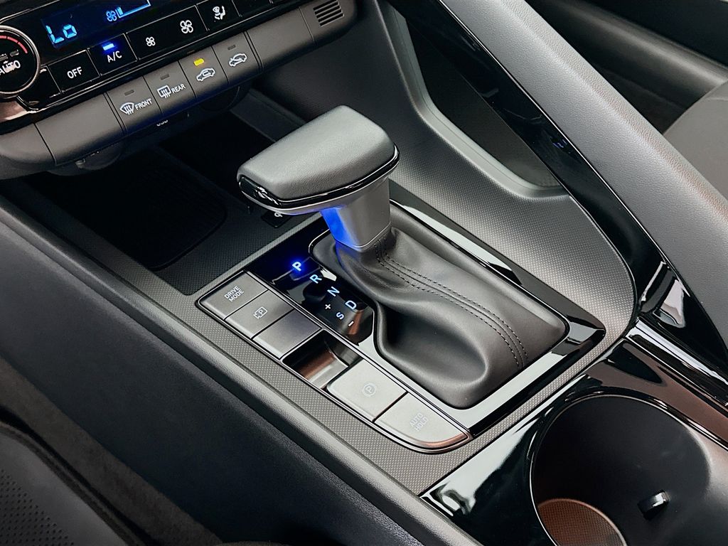 Thumbnail: 2025 Hyundai Elantra - 17