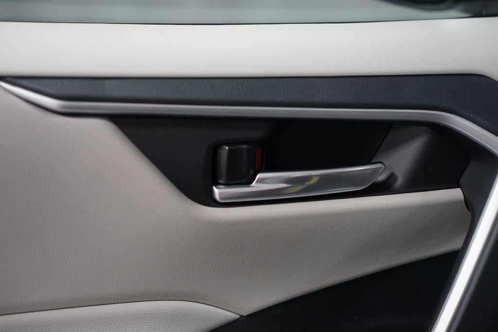 Thumbnail: 2025 Toyota RAV4 - 32