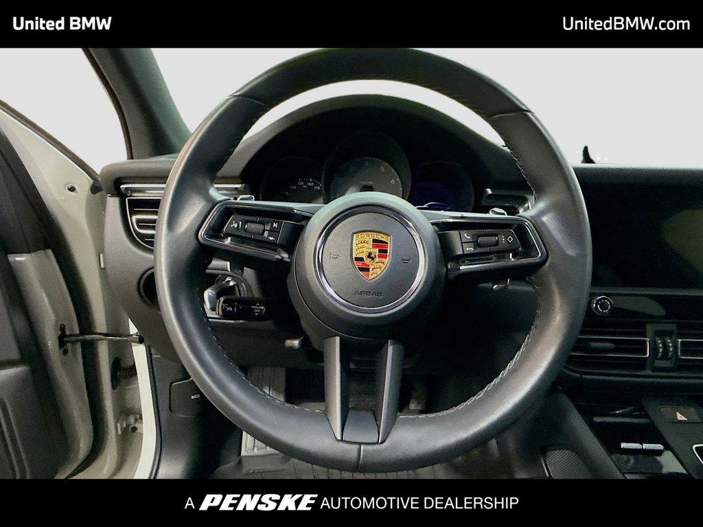 Thumbnail: 2022 Porsche Macan - 6