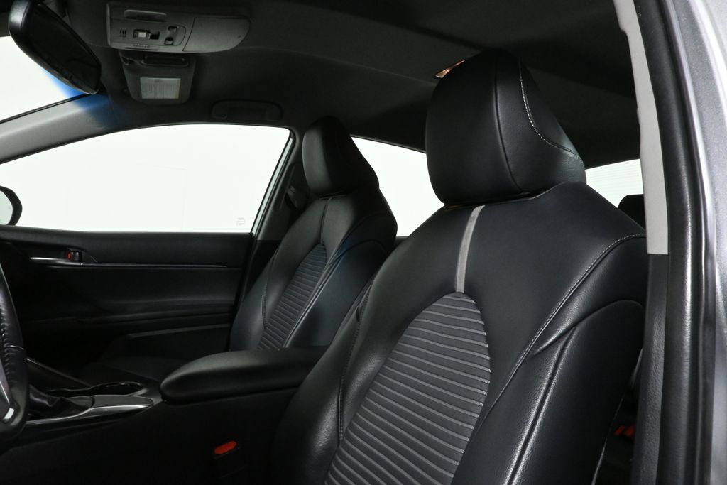 Thumbnail: 2019 Toyota Camry - 17