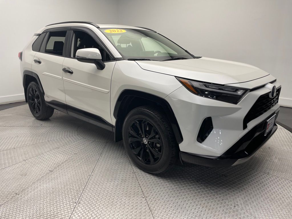 2022 Toyota RAV4 SE 3