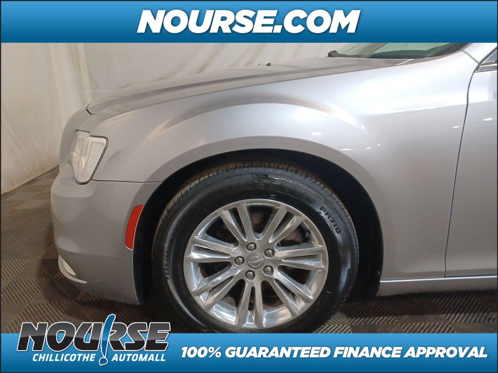 2017 Chrysler 300 Limited photo