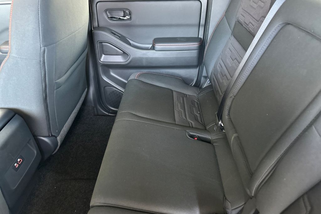 2025 Nissan Frontier PRO-4X - Photo 9