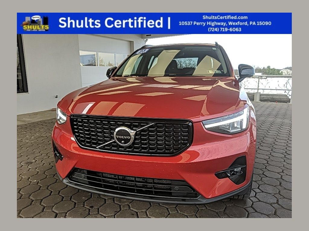 2023 Volvo XC40 B5 Plus Dark Theme AWD