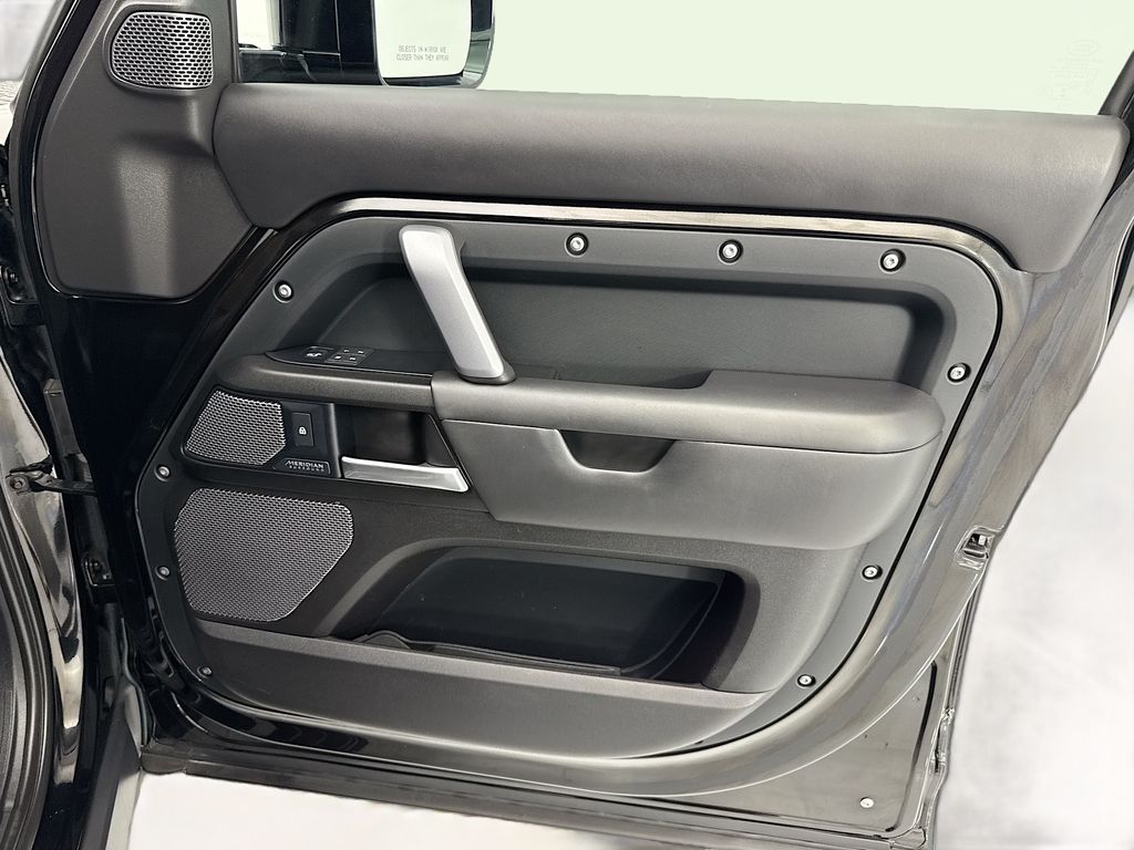 Thumbnail: 2022 Land Rover Defender - 24