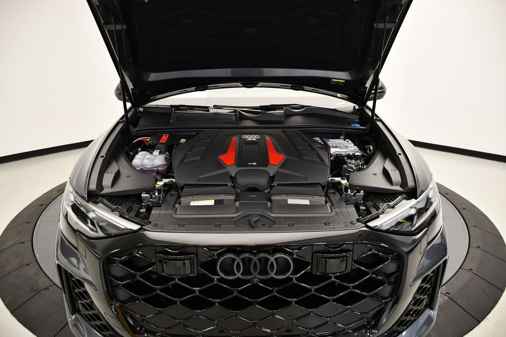 Thumbnail: 2026 Audi RS Q8 - 11