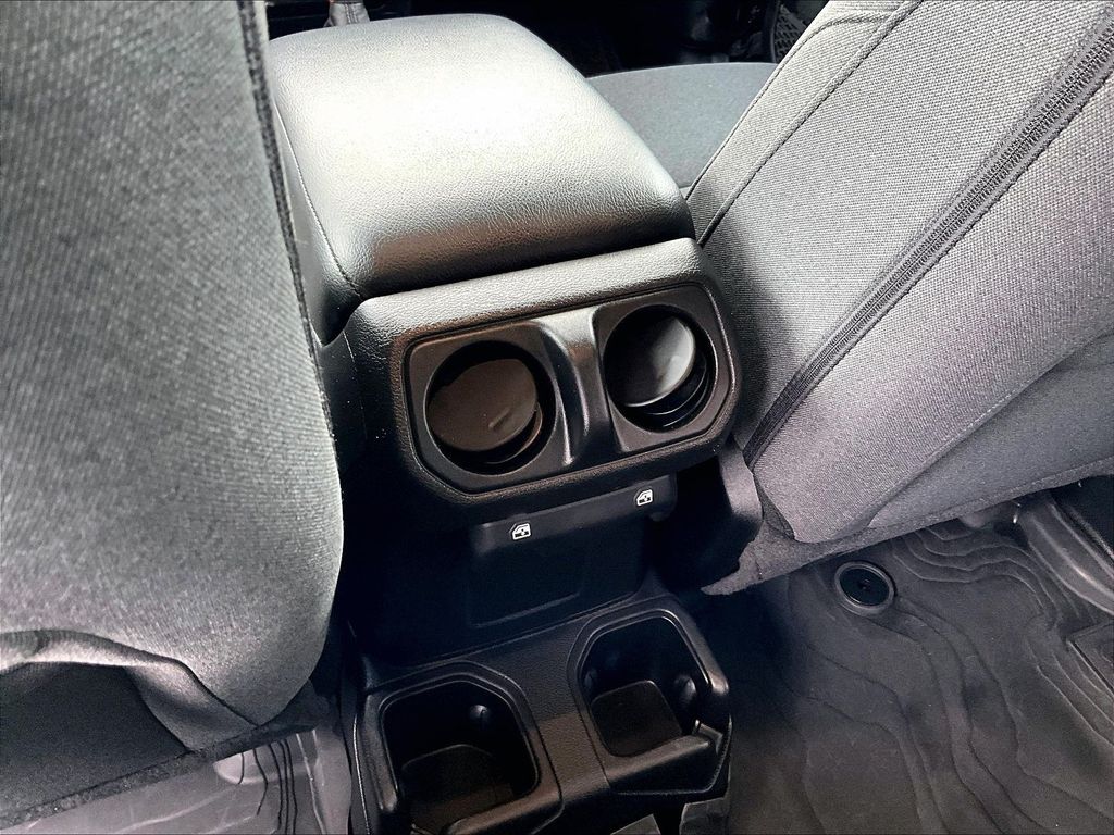 2024 Jeep Wrangler — photo 28