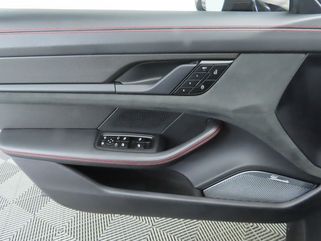 Thumbnail: 2022 Porsche Taycan - 27