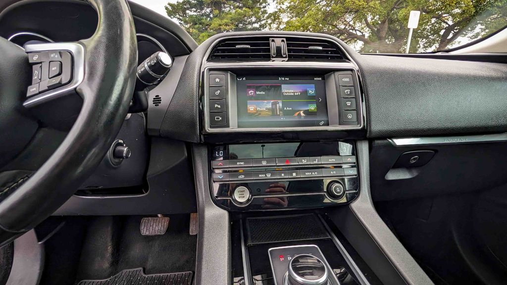 Used 2018 Jaguar F-PACE 30t Prestige 4D Sport Utility