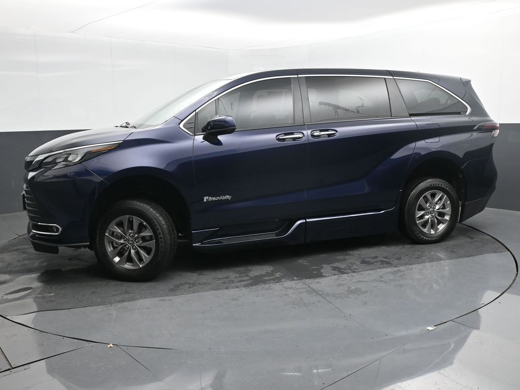 2024 Toyota Sienna XLE