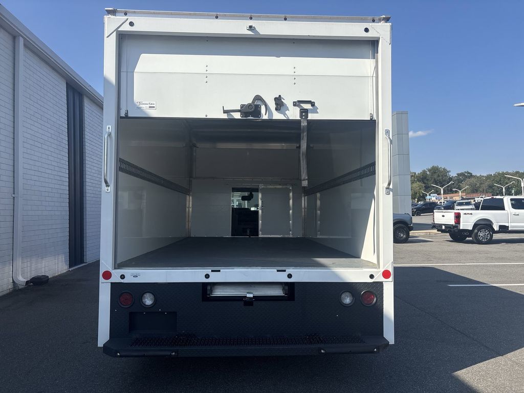 New 2024 Oxford White Ford E-350 SRW image 19