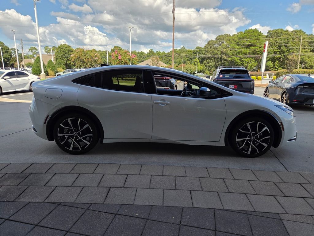 2026 Toyota Prius Plug-in Hybrid XSE - Photo 13