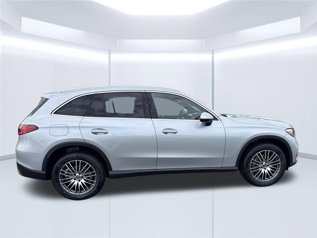 Thumbnail: 2027 Mercedes-Benz GLC - 6