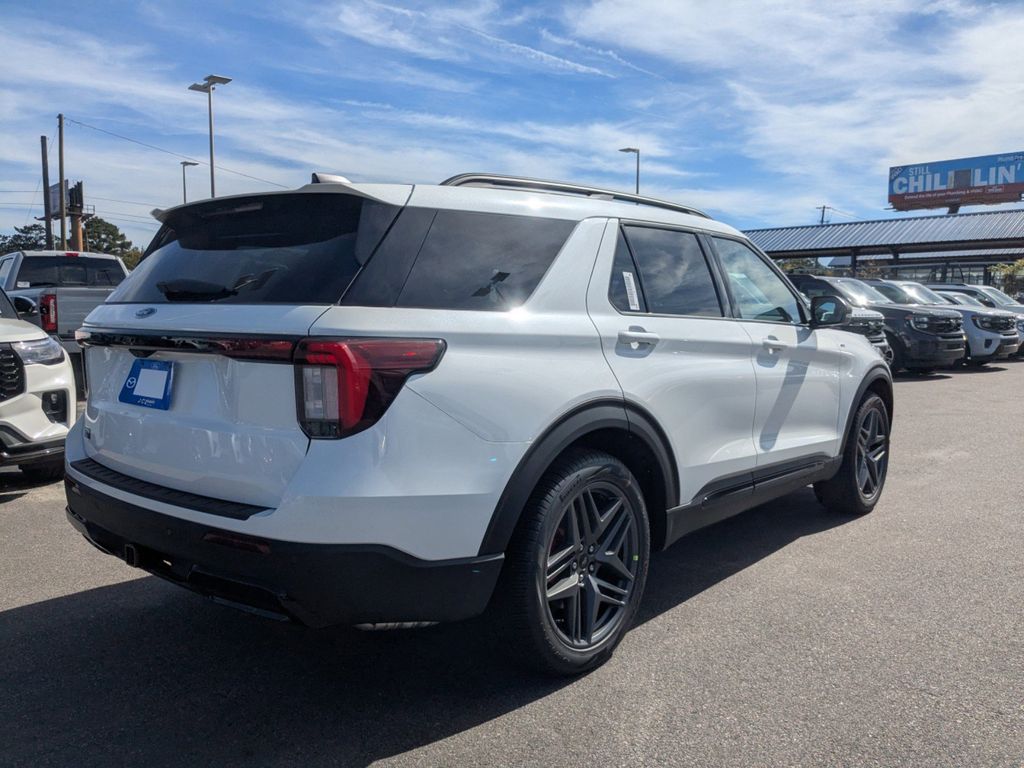 2025 Ford Explorer ST-Line
