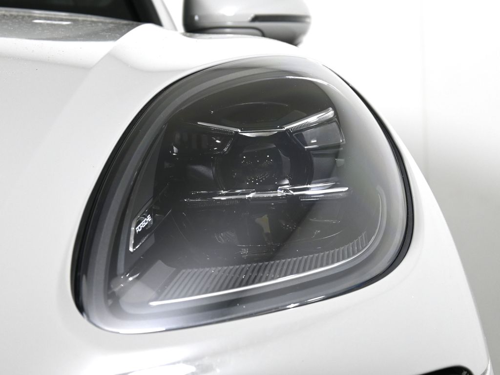 Thumbnail: 2026 Porsche Macan - 11