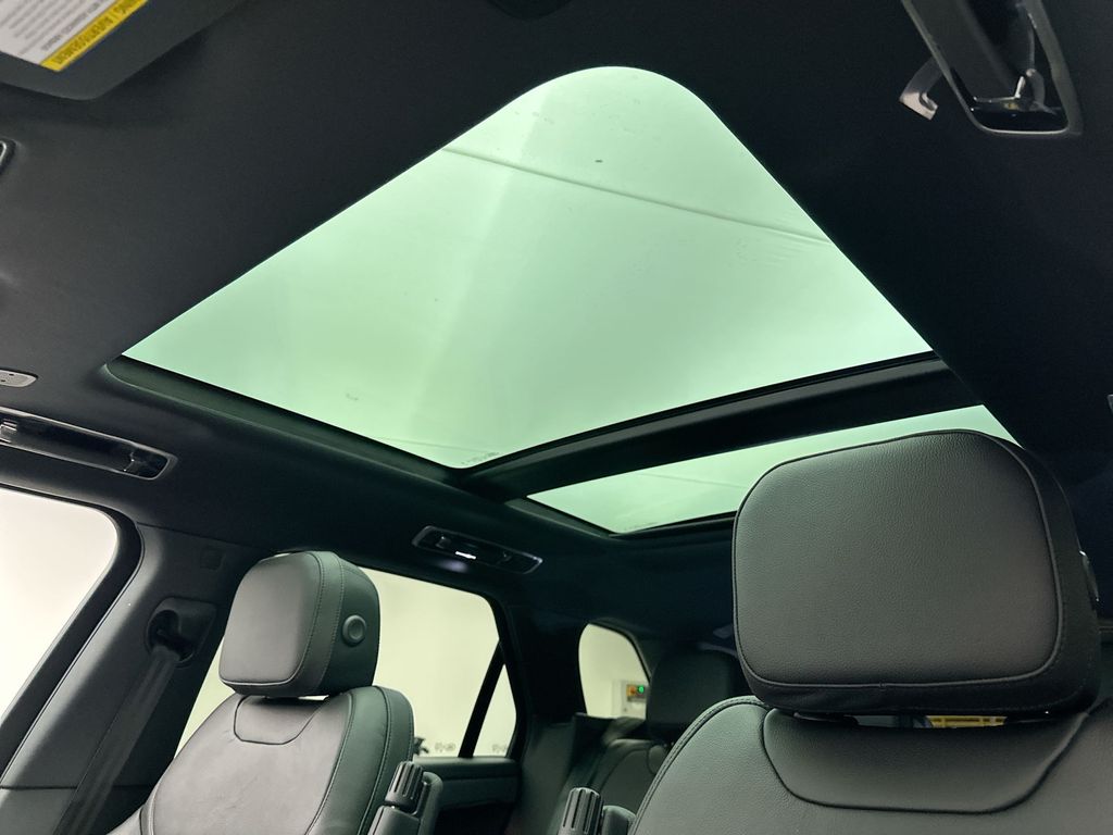 Thumbnail: 2025 Land Rover Range Rover Sport - 9