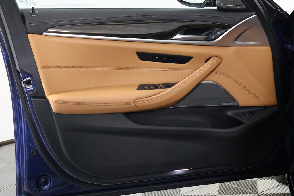 Thumbnail: 2023 BMW 5 Series - 12