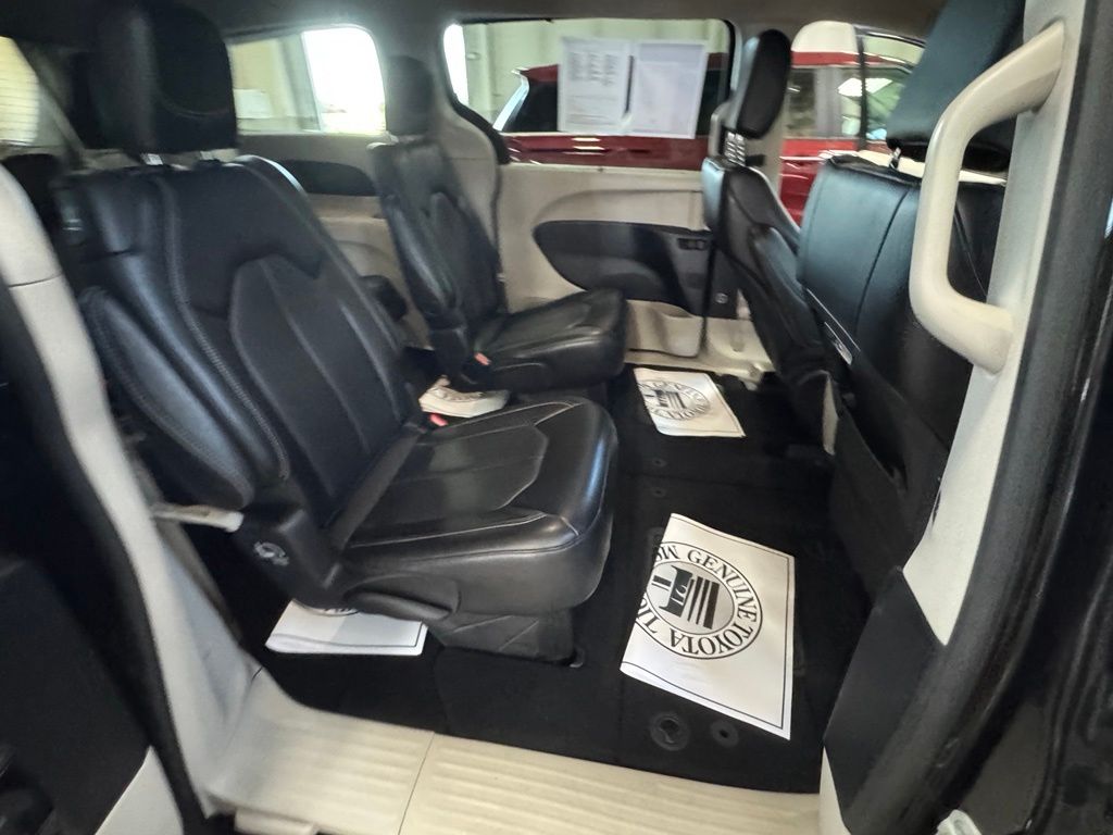 Used 2023 Chrysler Pacifica Van