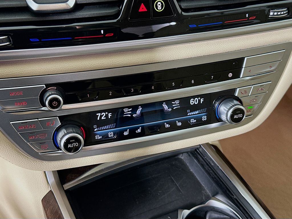 Thumbnail: 2022 BMW 7 Series - 16