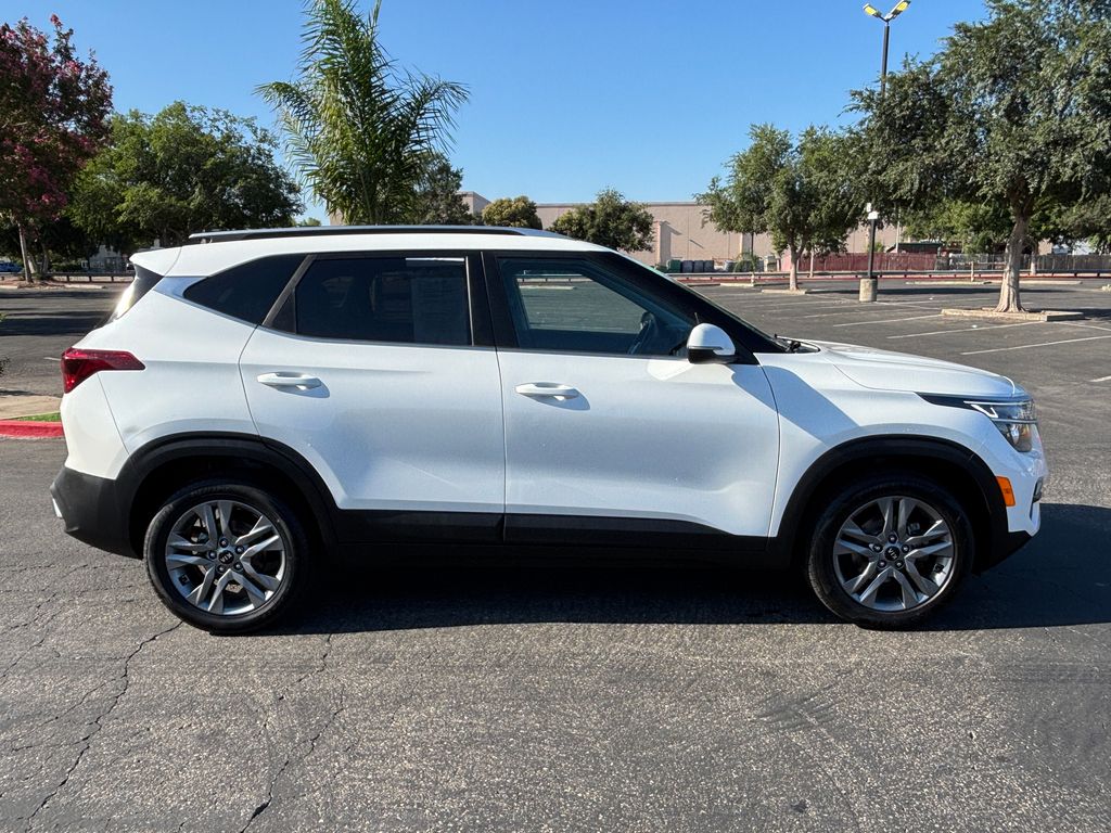 Thumbnail: 2021 Kia Seltos - 4