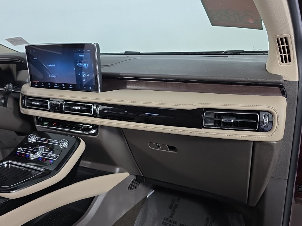 Thumbnail: 2022 Lincoln Nautilus - 14