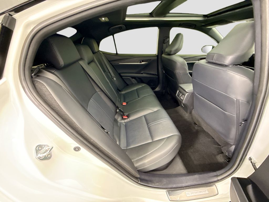 Thumbnail: 2025 Toyota Camry - 20