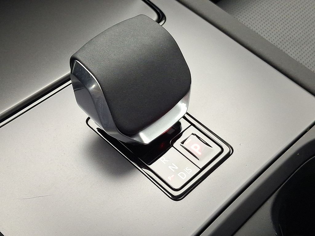 Thumbnail: 2025 Land Rover Discovery Sport - 15