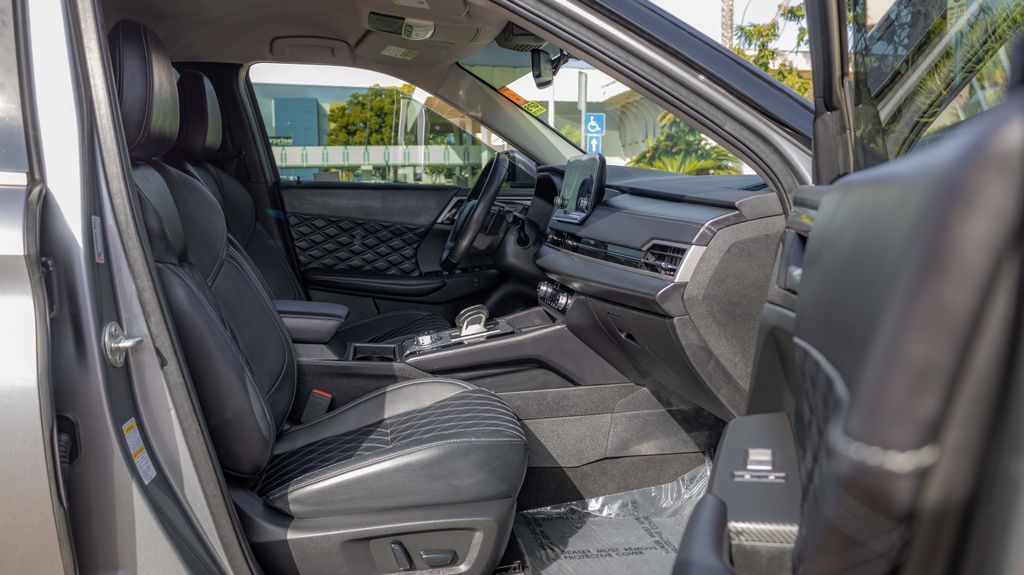 Used 2024 Mitsubishi Outlander SEL 4D Sport Utility