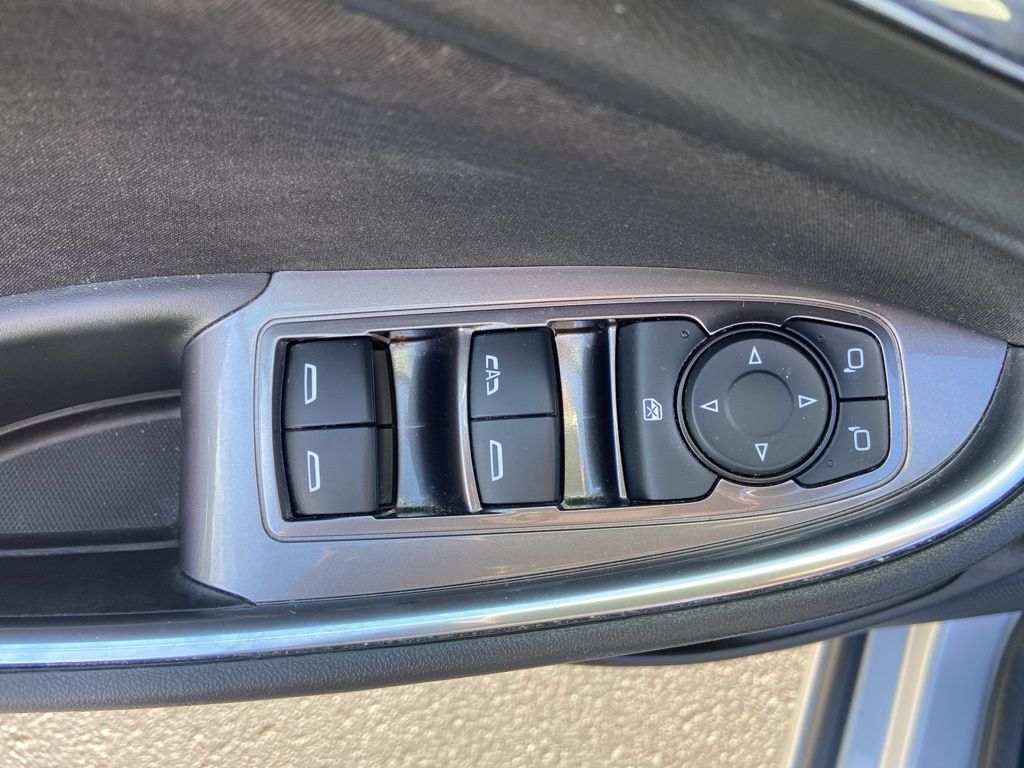Thumbnail: 2019 Chevrolet Malibu - 14
