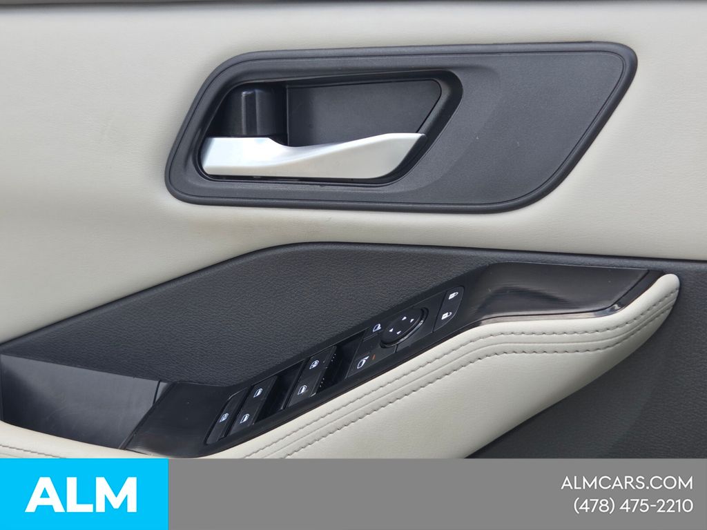 Used 2025 White Nissan SV image 28