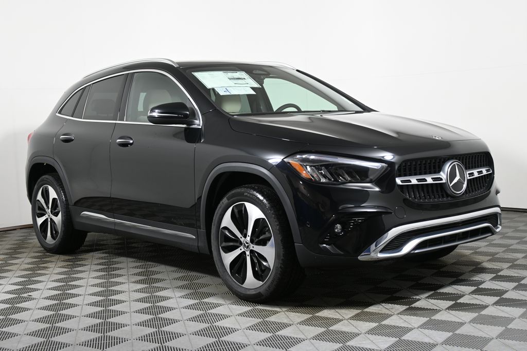 2025 Mercedes-Benz GLA 250 4MATIC 8