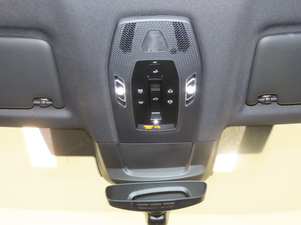 Thumbnail: 2025 Porsche Macan - 30