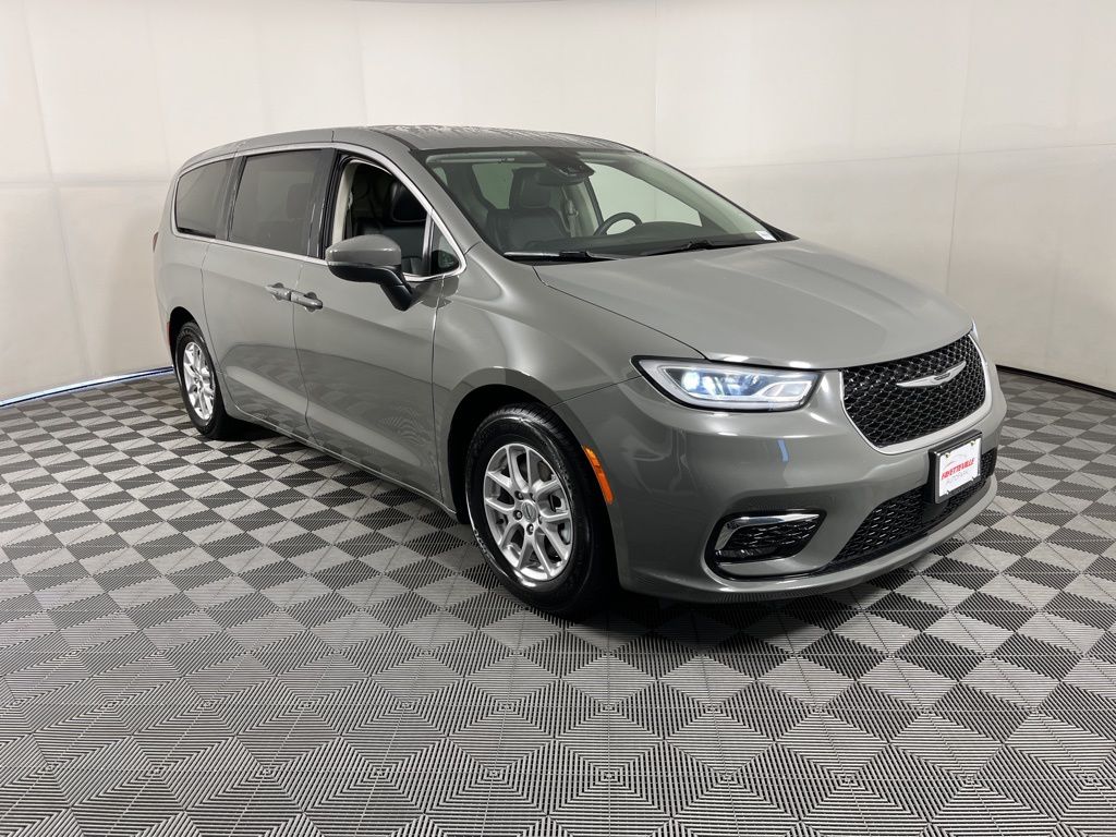 2023 Chrysler Pacifica Touring L 6