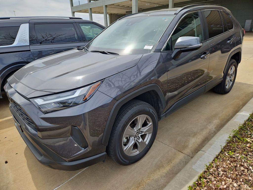 2025 Toyota RAV4 XLE FWD