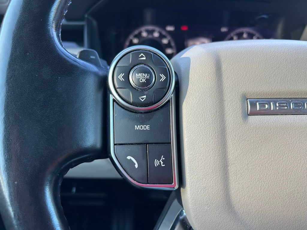 Thumbnail: 2018 Land Rover Discovery - 20