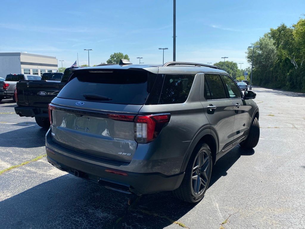 New 2026 Carbonized Gray Metallic Ford ST-Line image 5