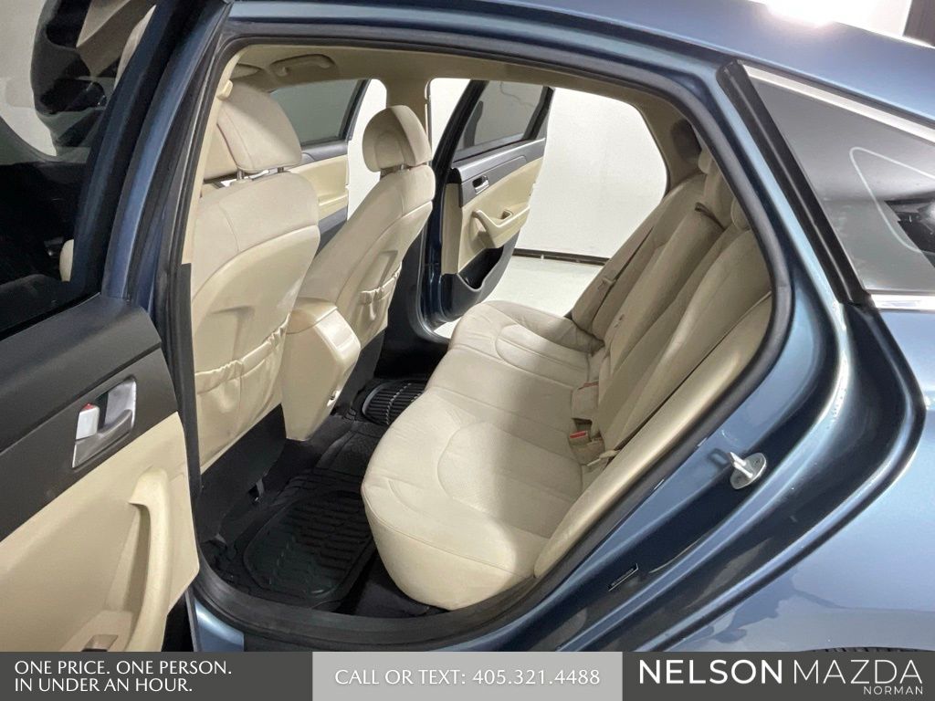 Used 2016 Blue Hyundai Base image 12