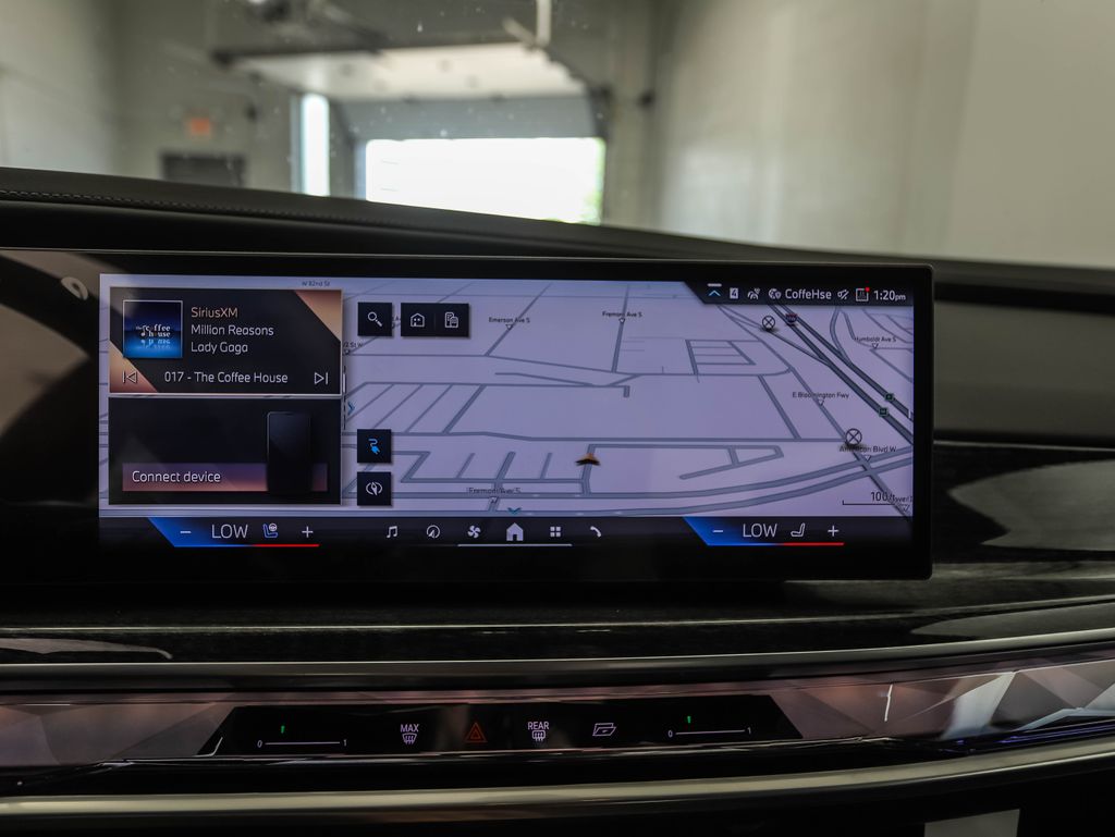 Thumbnail: 2025 BMW i7 - 18