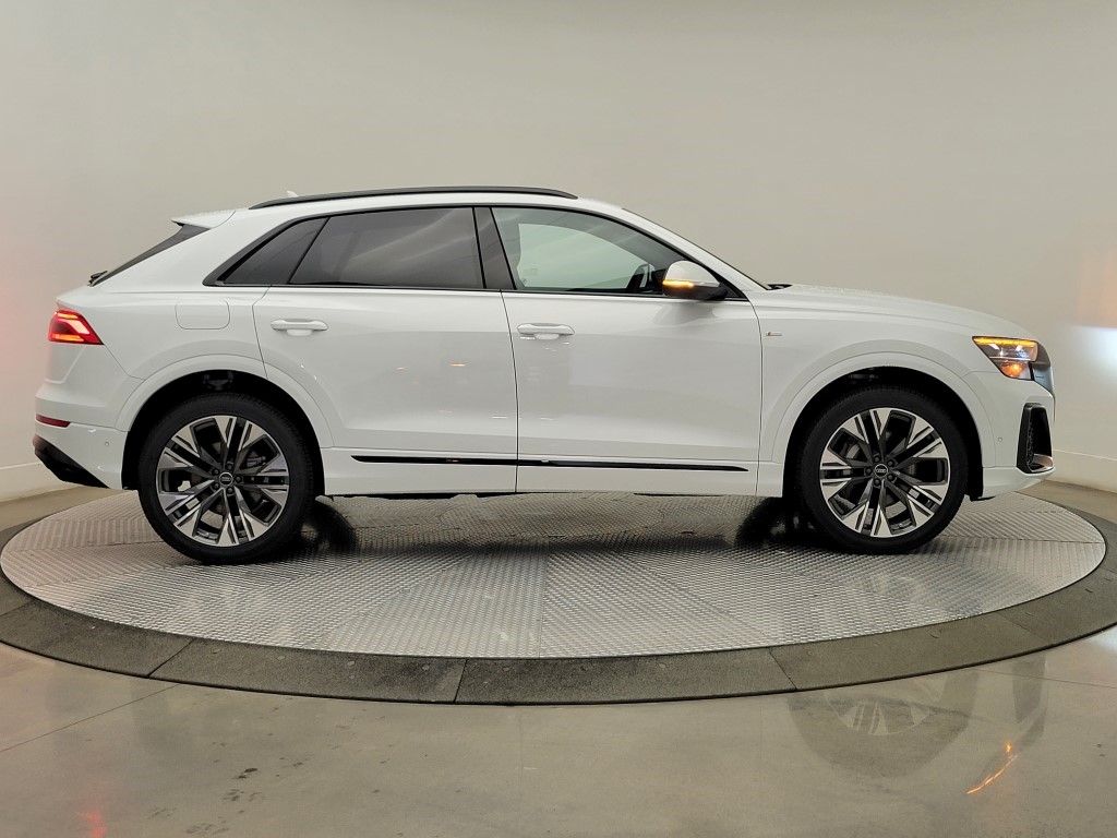 Thumbnail: 2026 Audi Q8 - 6