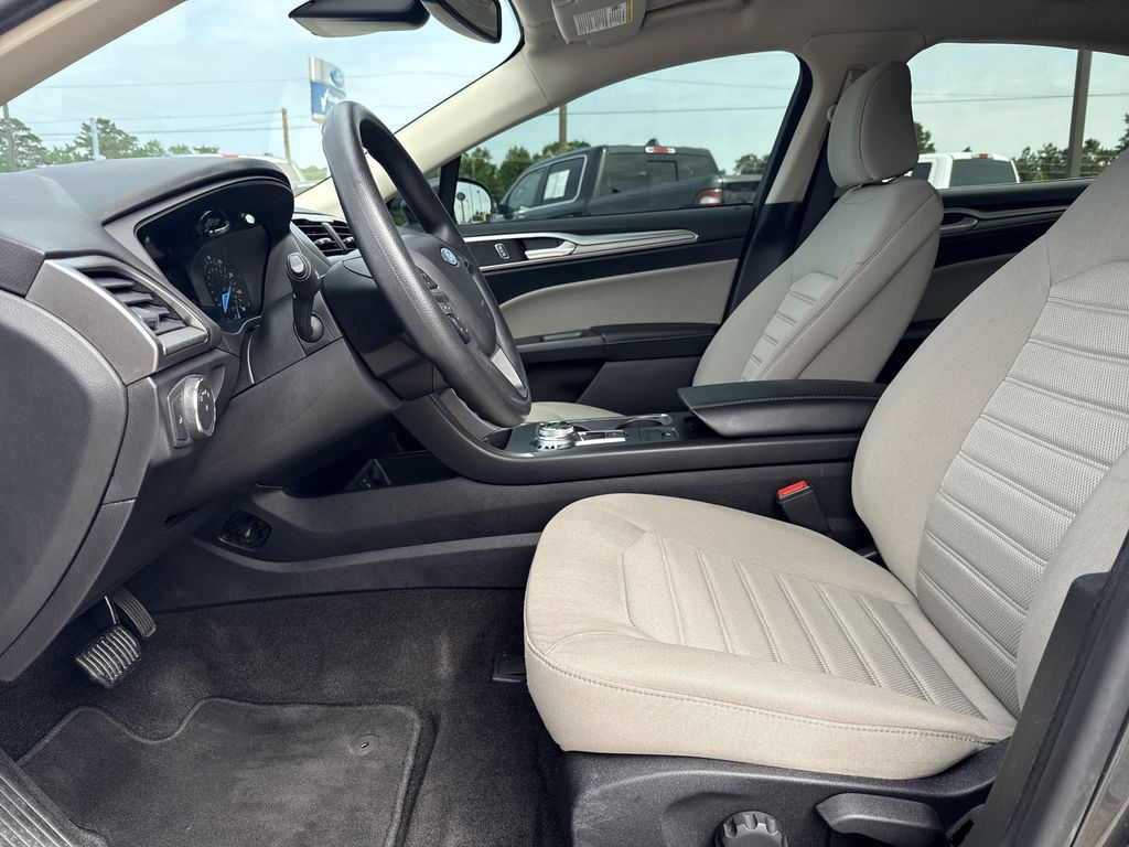 2020 Ford Fusion S - 11