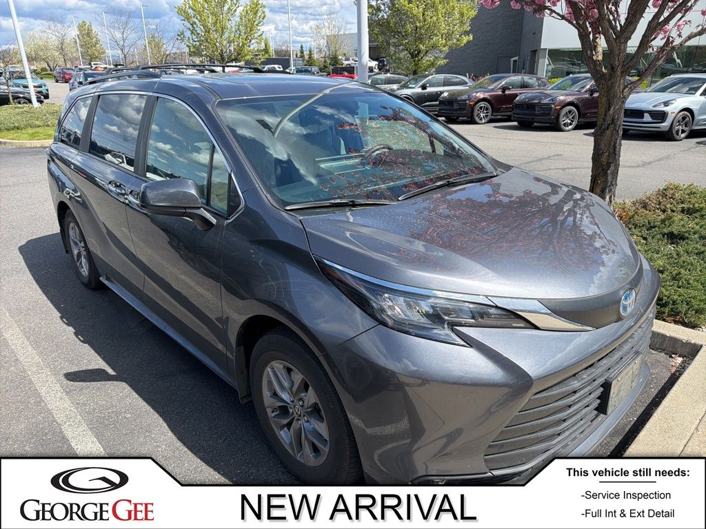 Magnetic Gray Metallic 2025 Toyota Sienna XLE 7-Passenger AWD Minivan All-Wheel Drive Continuously Variable Transmission