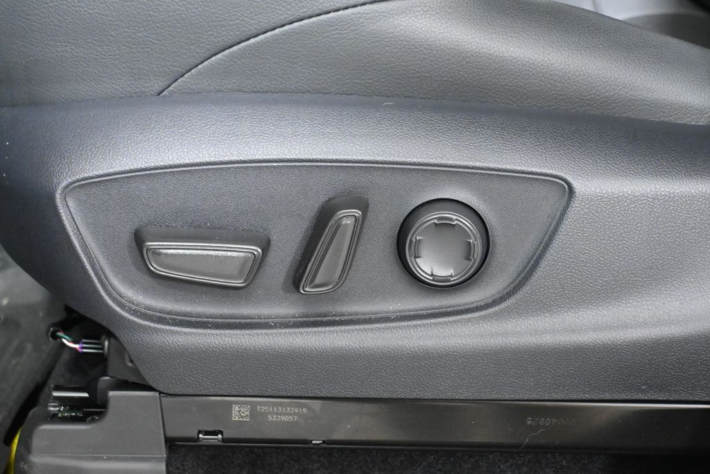 Thumbnail: 2025 Toyota Tacoma - 31