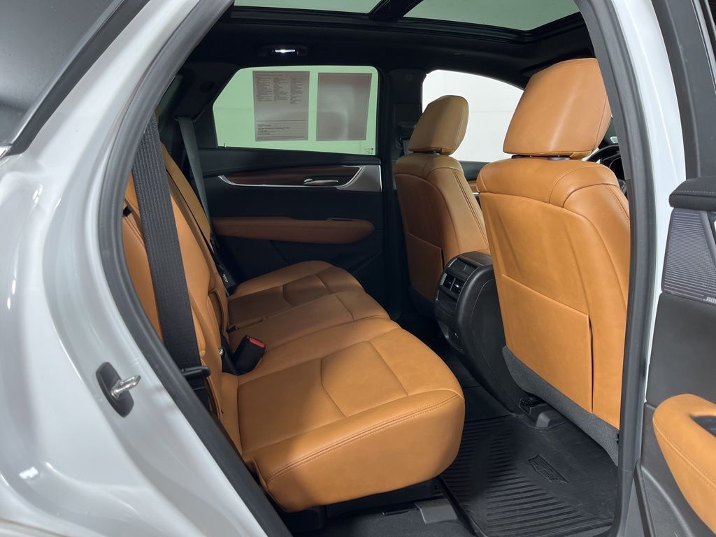 Thumbnail: 2023 Cadillac XT5 - 8