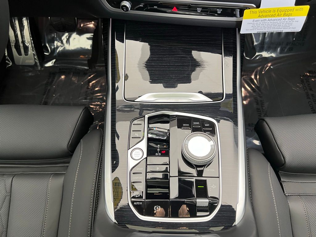 Thumbnail: 2025 BMW X7 - 13